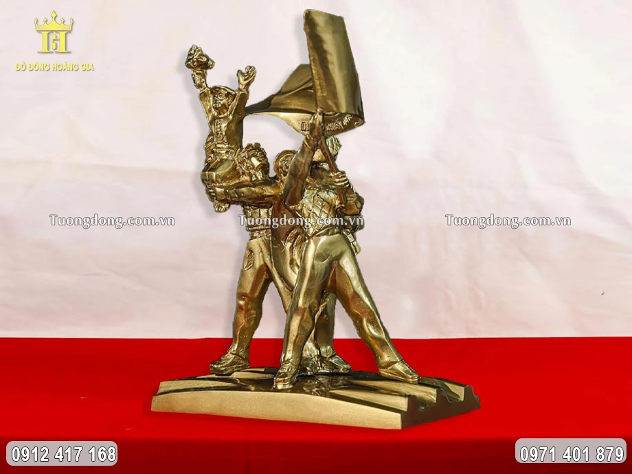 Từng đường nét chạm khắc được thực hiện tỉ mỉ bởi các nghệ nhân giỏi